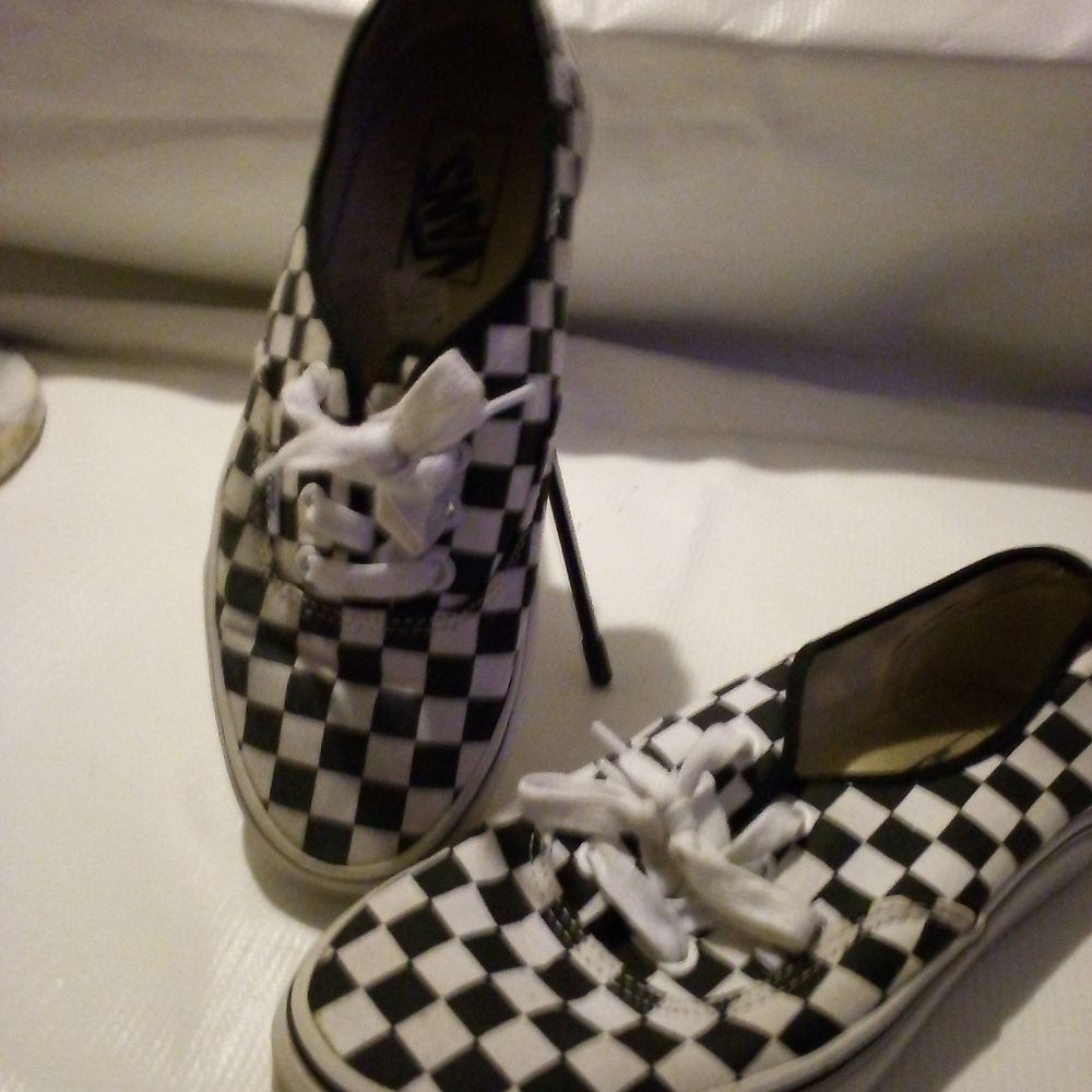 Skateboard shoes